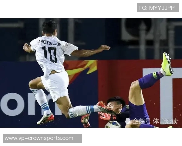 追梦与球迷争执裁判出面调解展现职业素养与冷静处理能力 追梦与球迷争执裁判出面调解展现职业素养与冷静处理能力