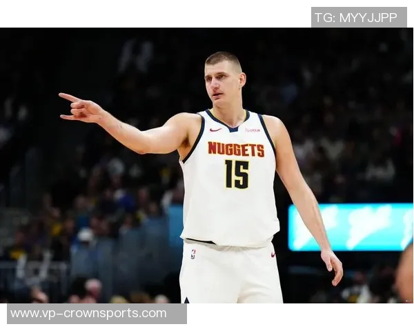 小萨被约基奇剃成地中海漫画家调侃约基奇传球风格幽默搞笑 小萨被约基奇剃成地中海漫画家调侃约基奇传球风格幽默搞笑