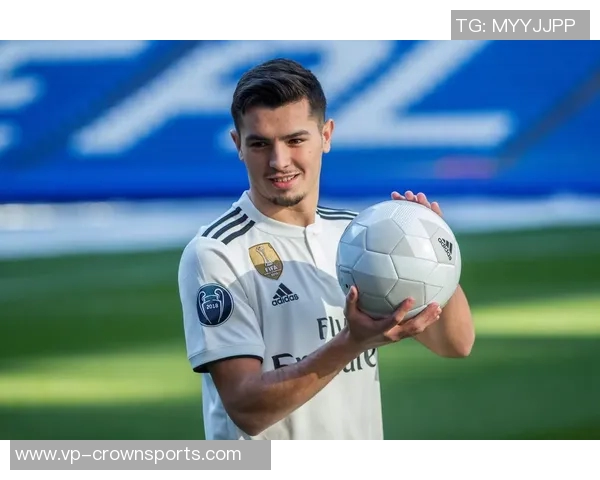 37岁依然热爱足球格罗斯克洛伊茨加盟德国第七级联赛球队续写传奇 37岁依然热爱足球格罗斯克洛伊茨加盟德国第七级联赛球队续写传奇