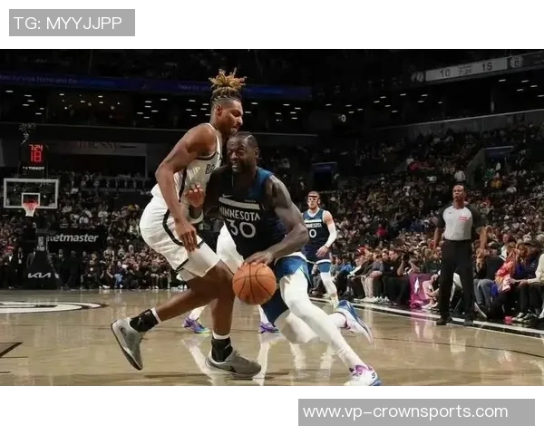 兰德尔表现出色11投7中斩获21分8助攻三分球命中率高达50