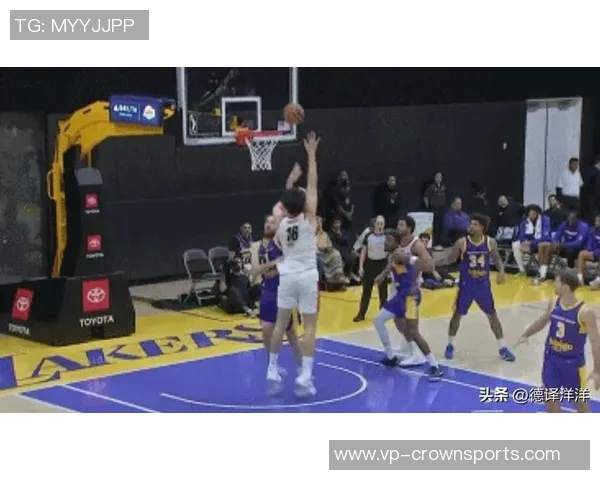 兰德尔表现平平首节手感冰凉全场贡献21分5篮板3助攻3抢断