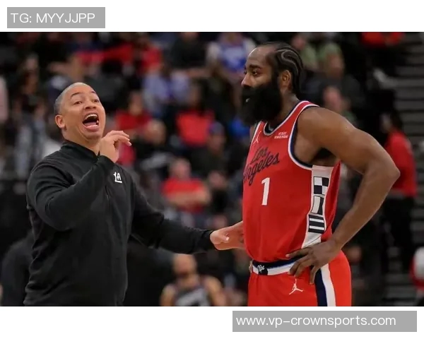 哈登训练后坚持加练超一小时展现职业精神与拼搏态度